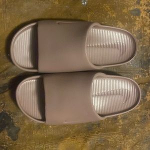 Nike Women's Slides in Dusty Pink